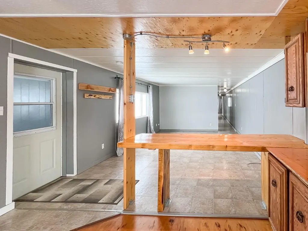 5128 North Avenue Donnelly AB T0H 1G0