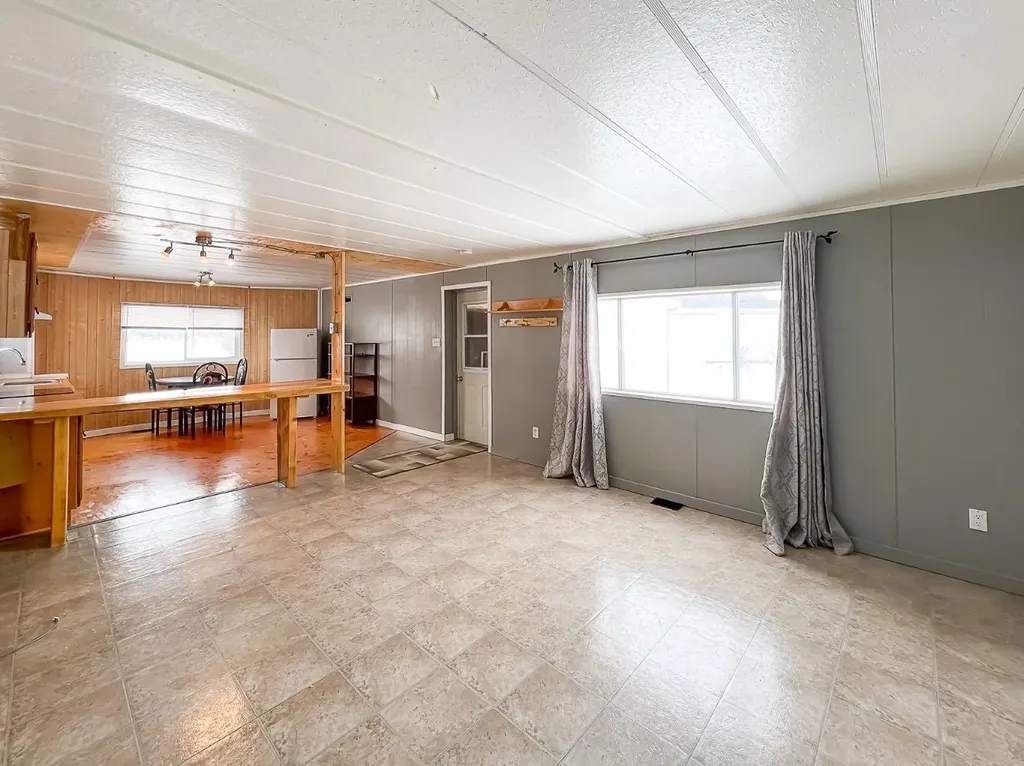 5128 North Avenue Donnelly AB T0H 1G0