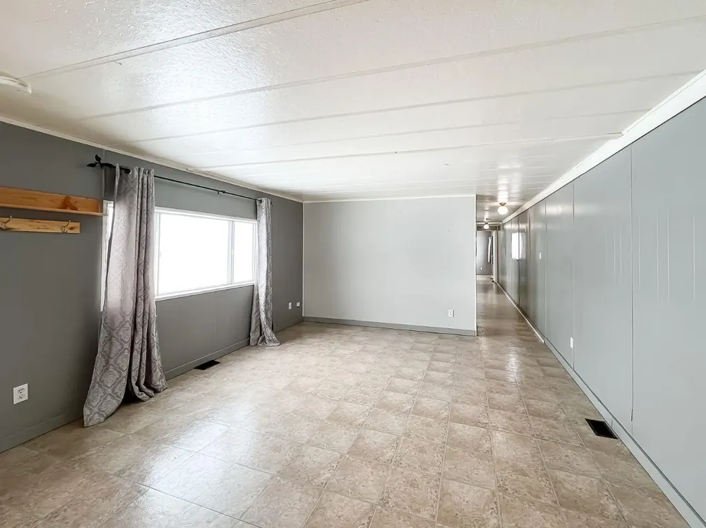 5128 North Avenue Donnelly AB T0H 1G0