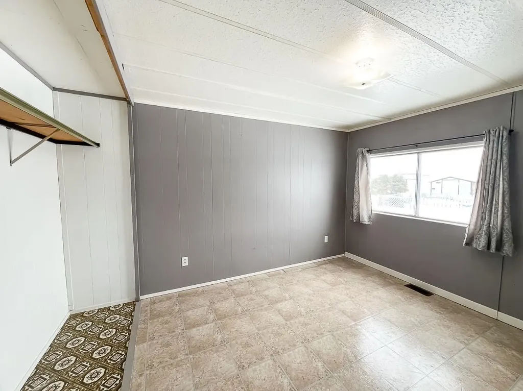 5128 North Avenue Donnelly AB T0H 1G0