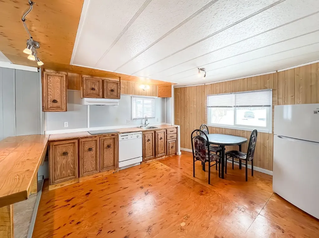 5128 North Avenue Donnelly AB T0H 1G0