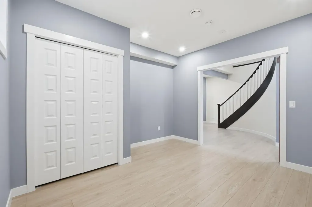 101 Evansborough Green NW Calgary AB T3P 0M8