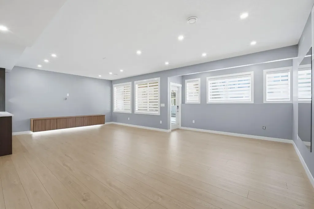 101 Evansborough Green NW Calgary AB T3P 0M8