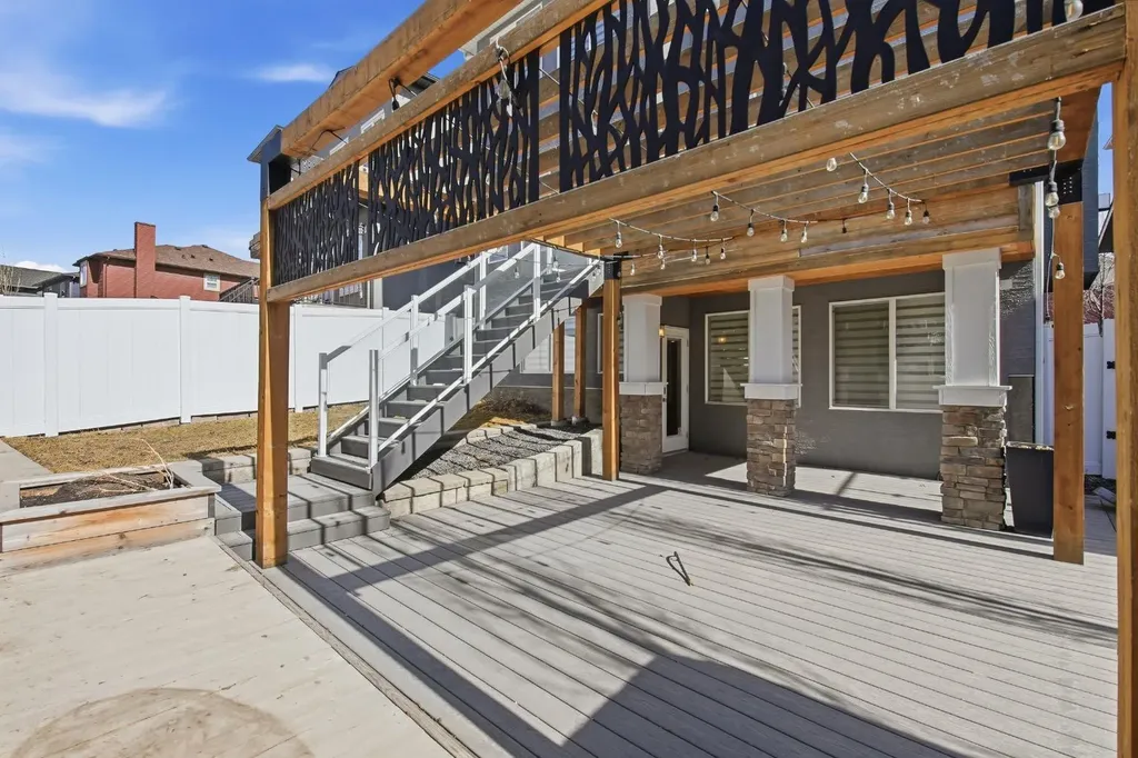 101 Evansborough Green NW Calgary AB T3P 0M8