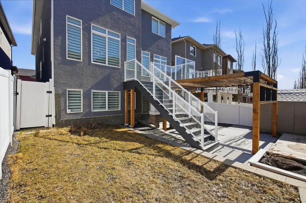 101 Evansborough Green NW Calgary AB T3P 0M8