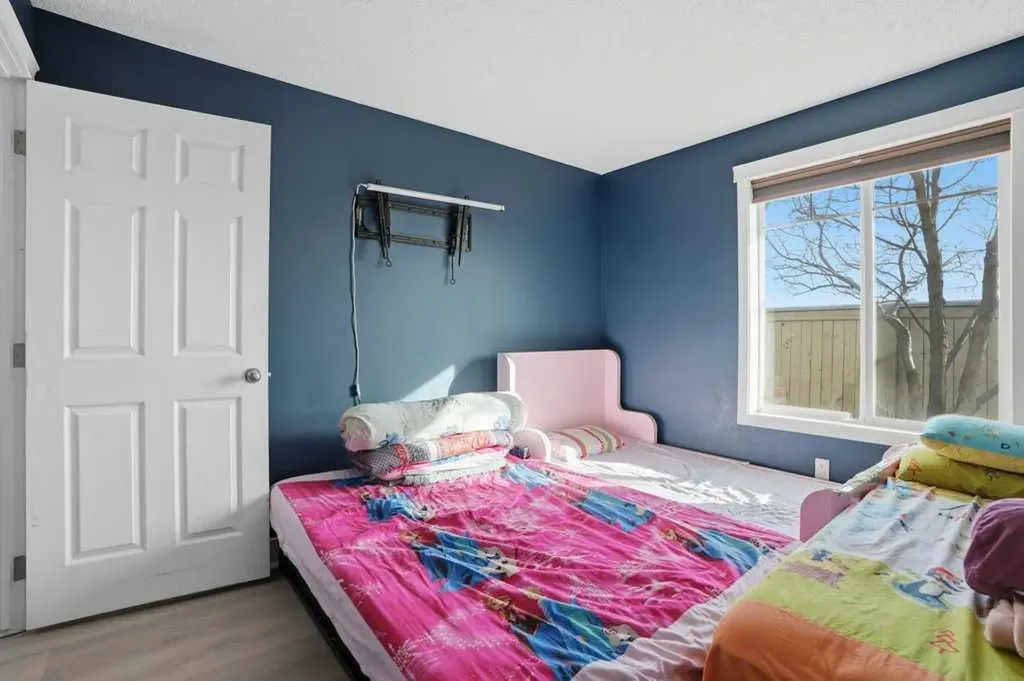 70 Panamount Drive NW Calgary AB T3K5Z1
