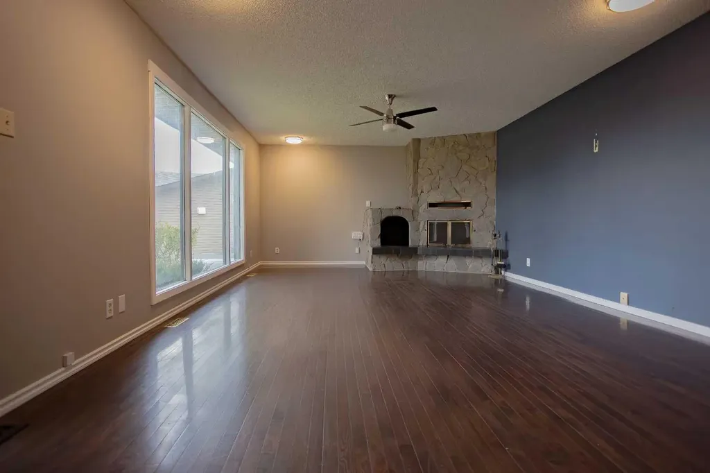 518 3 Street Wainwright AB T9W 1A7