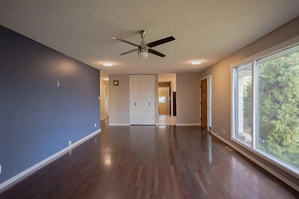 518 3 Street Wainwright AB T9W 1A7