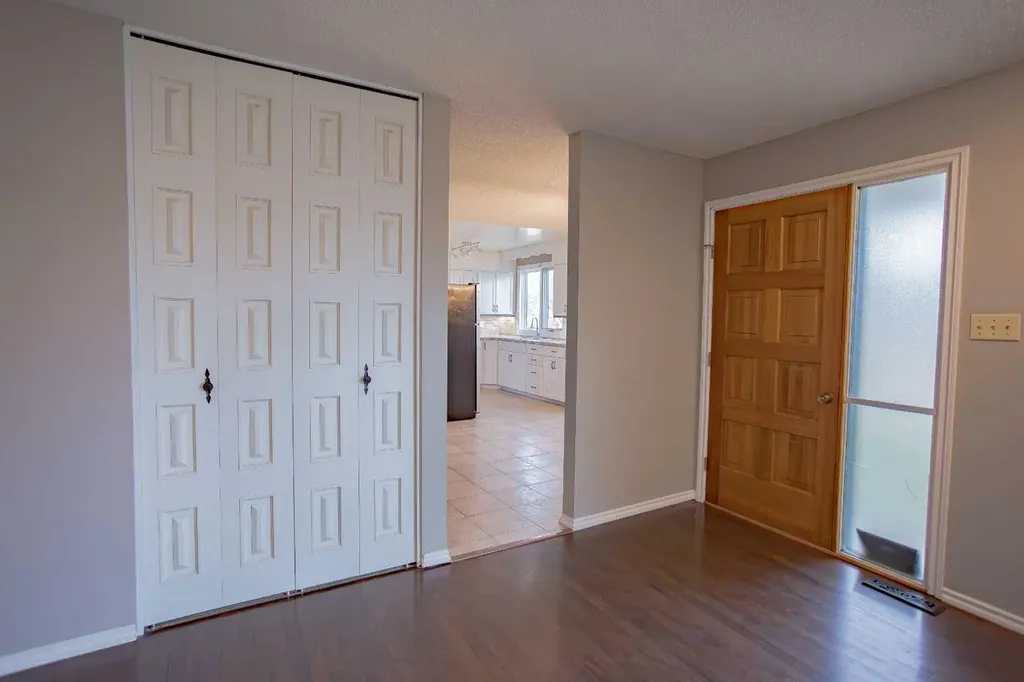 518 3 Street Wainwright AB T9W 1A7