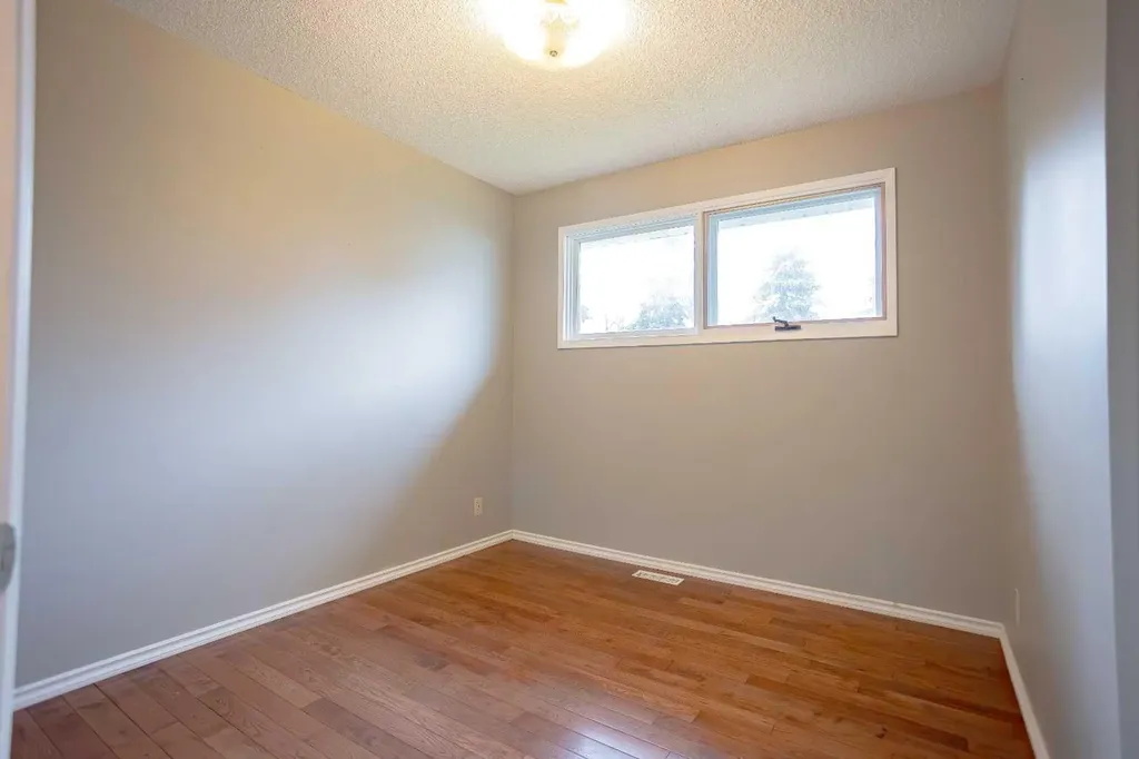518 3 Street Wainwright AB T9W 1A7