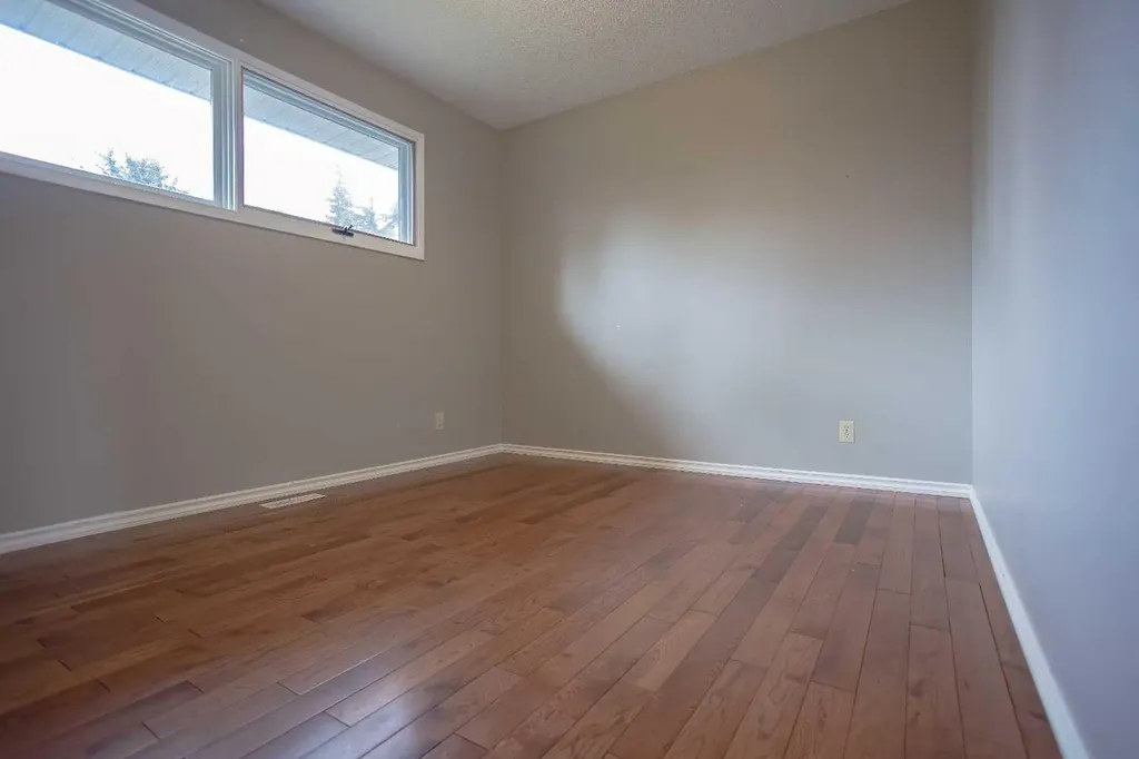 518 3 Street Wainwright AB T9W 1A7