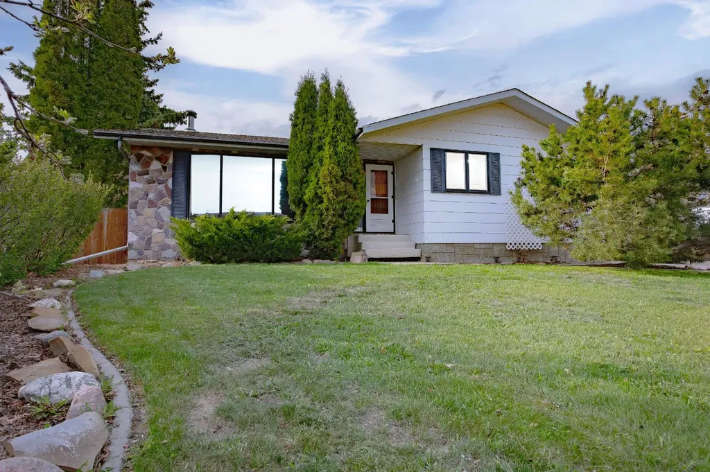 518 3 Street Wainwright AB T9W 1A7
