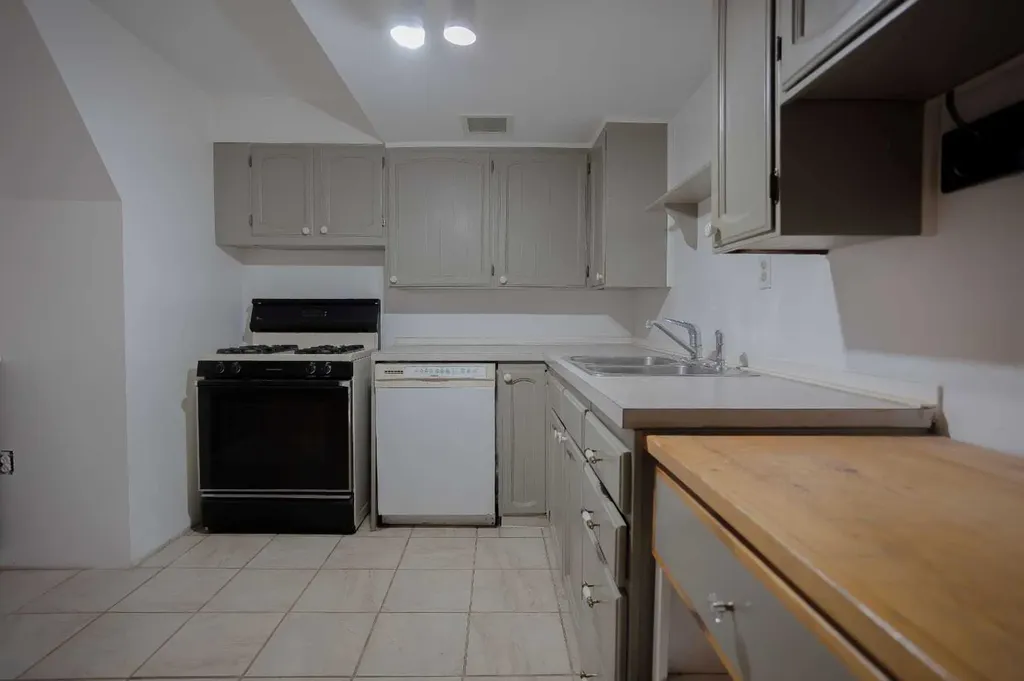 518 3 Street Wainwright AB T9W 1A7