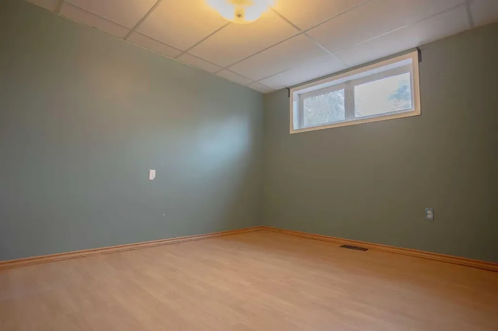 518 3 Street Wainwright AB T9W 1A7