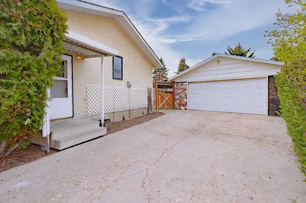 518 3 Street Wainwright AB T9W 1A7