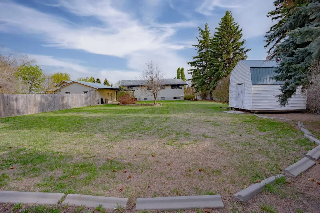 518 3 Street Wainwright AB T9W 1A7