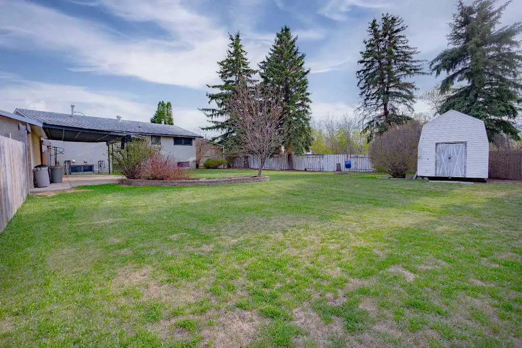 518 3 Street Wainwright AB T9W 1A7