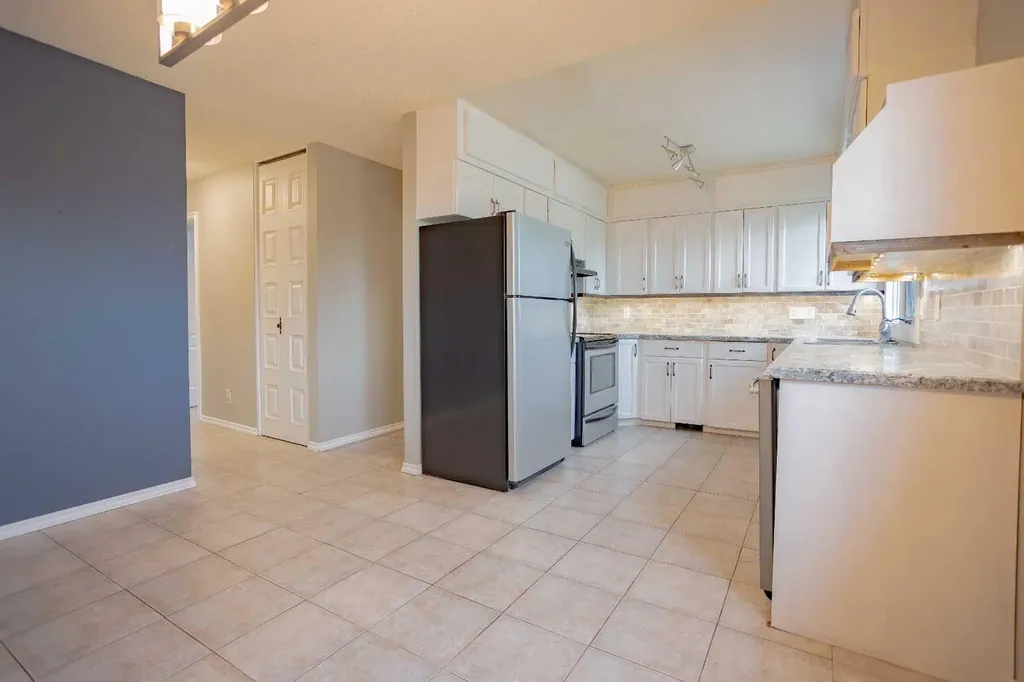 518 3 Street Wainwright AB T9W 1A7