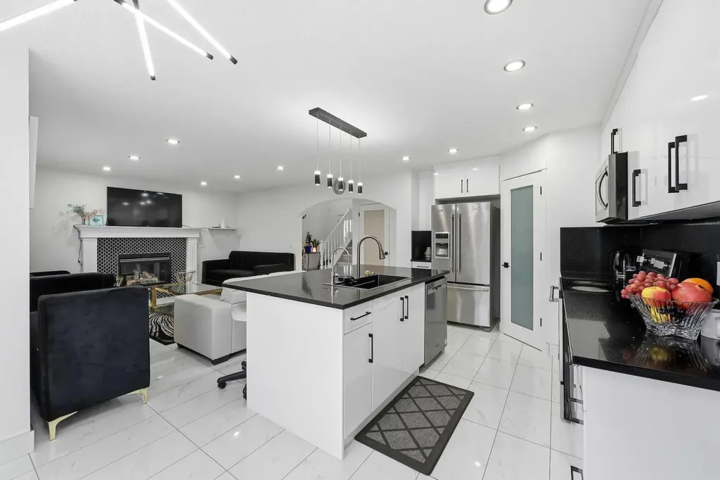 53 Martha's Place NE Calgary AB T3J4P4