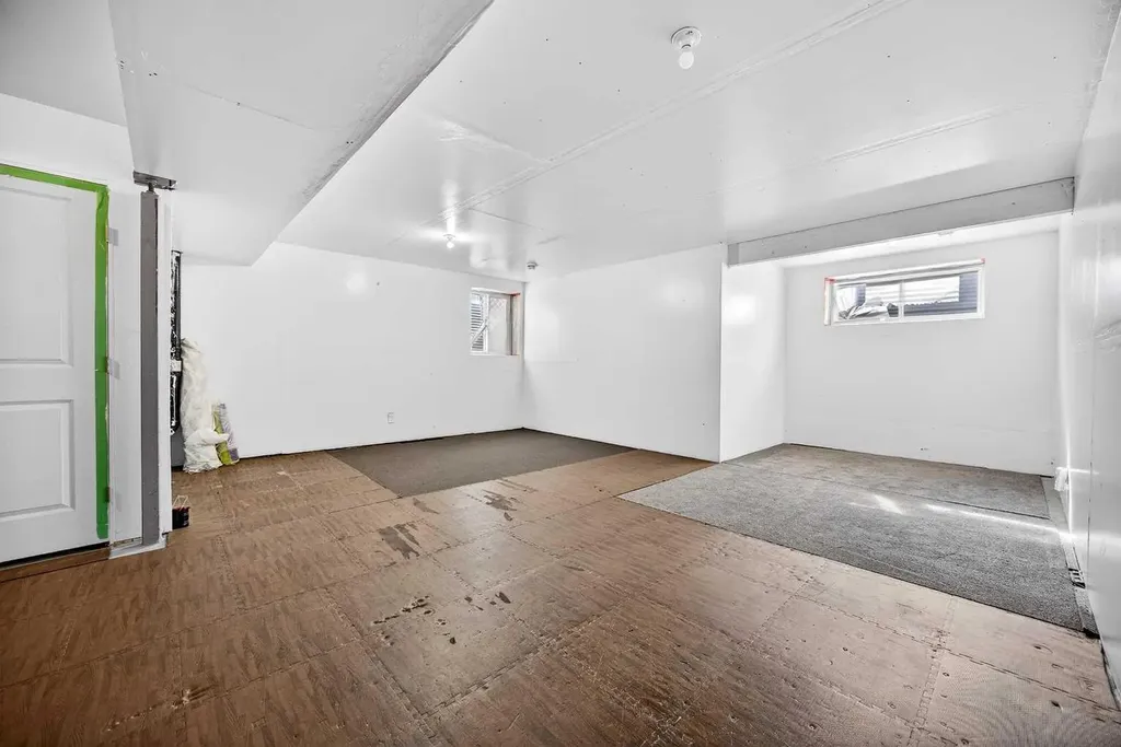 439 Redstone Drive NE Calgary AB T3N 0R1