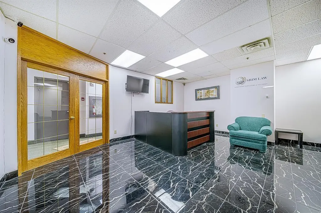 1100 8 Avenue SW Calgary AB t2P3T8