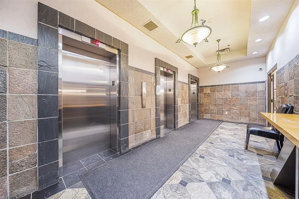 1100 8 Avenue SW Calgary AB t2P3T8