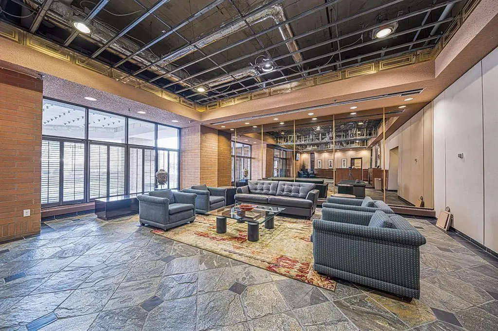 1100 8 Avenue SW Calgary AB t2P3T8