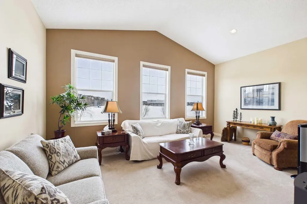 167 Evanston View NW Calgary AB T3P 1H3