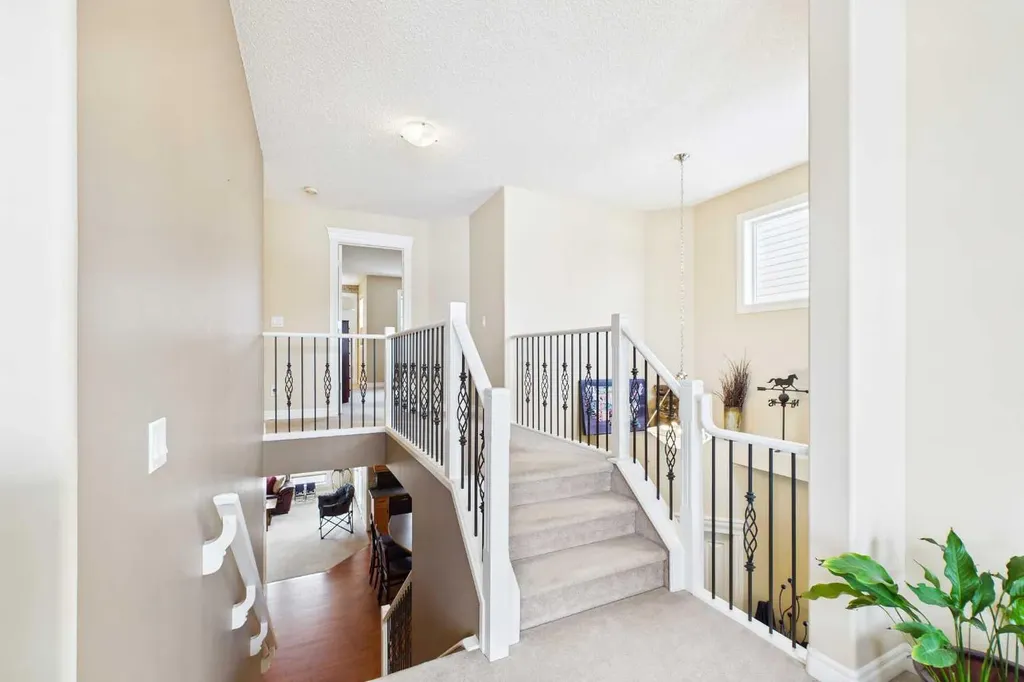 167 Evanston View NW Calgary AB T3P 1H3