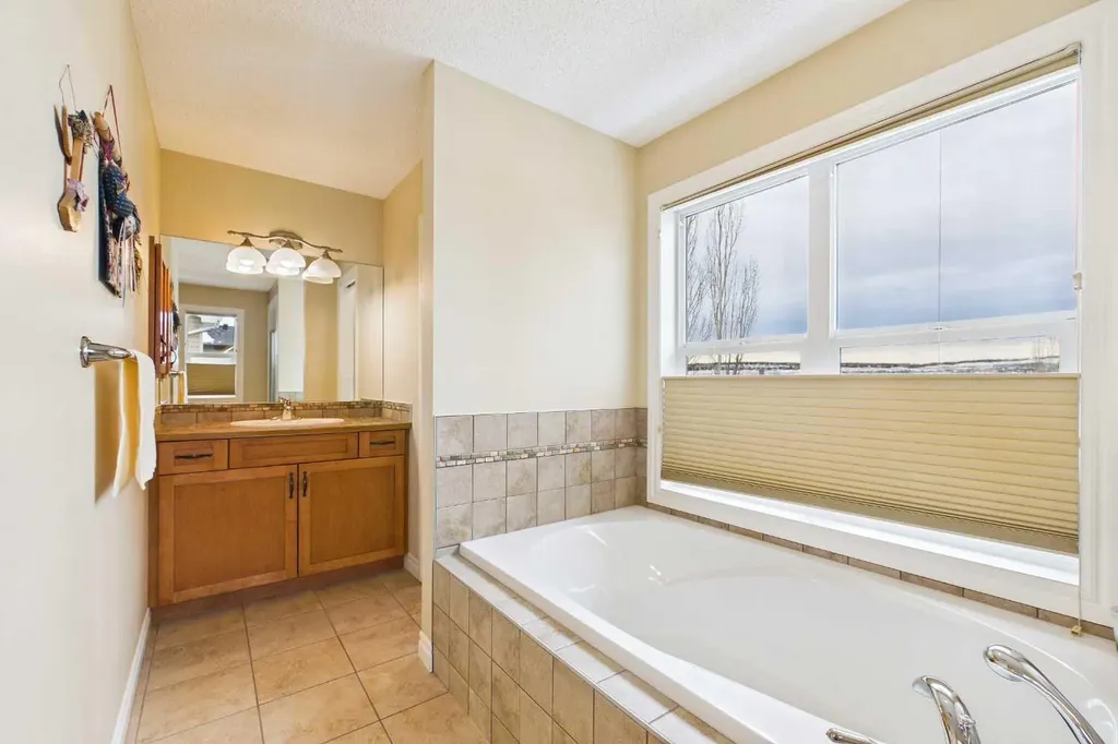 167 Evanston View NW Calgary AB T3P 1H3