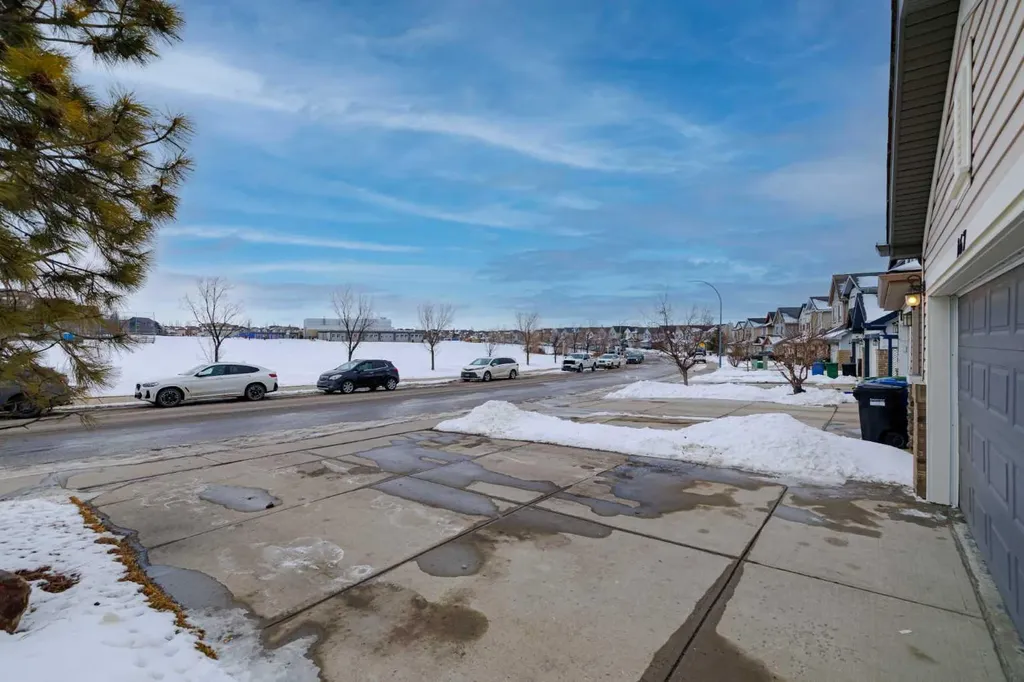 167 Evanston View NW Calgary AB T3P 1H3
