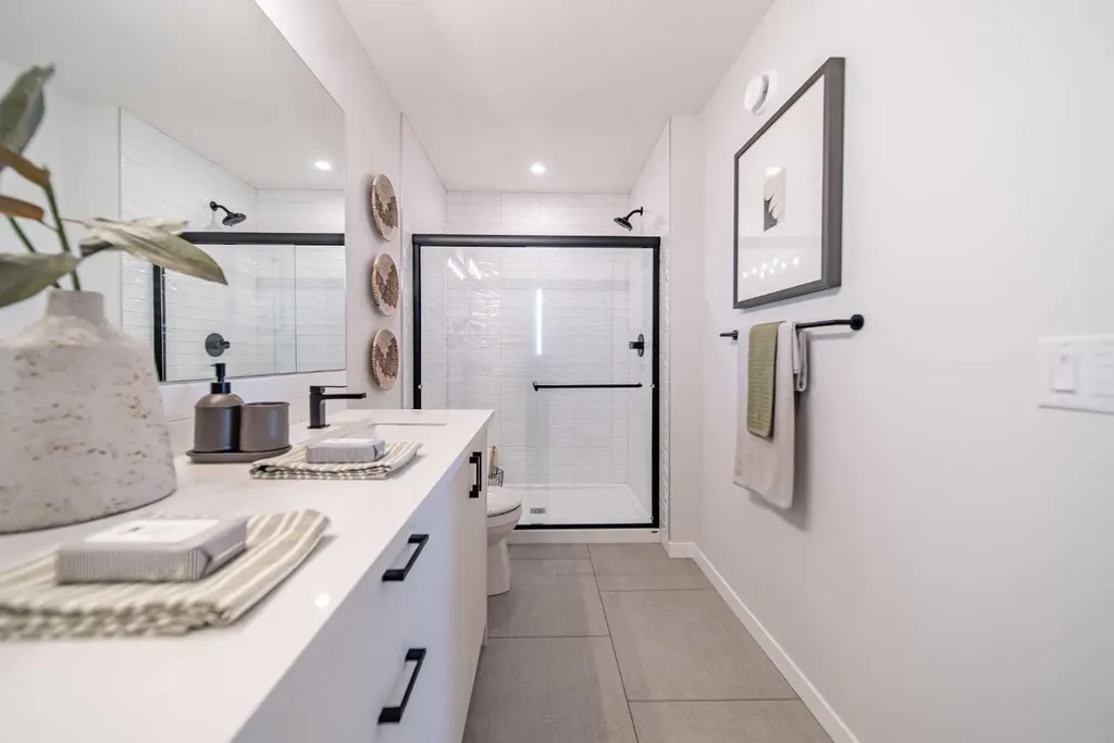 42 Creekview Avenue SW Calgary AB T2X 6M1