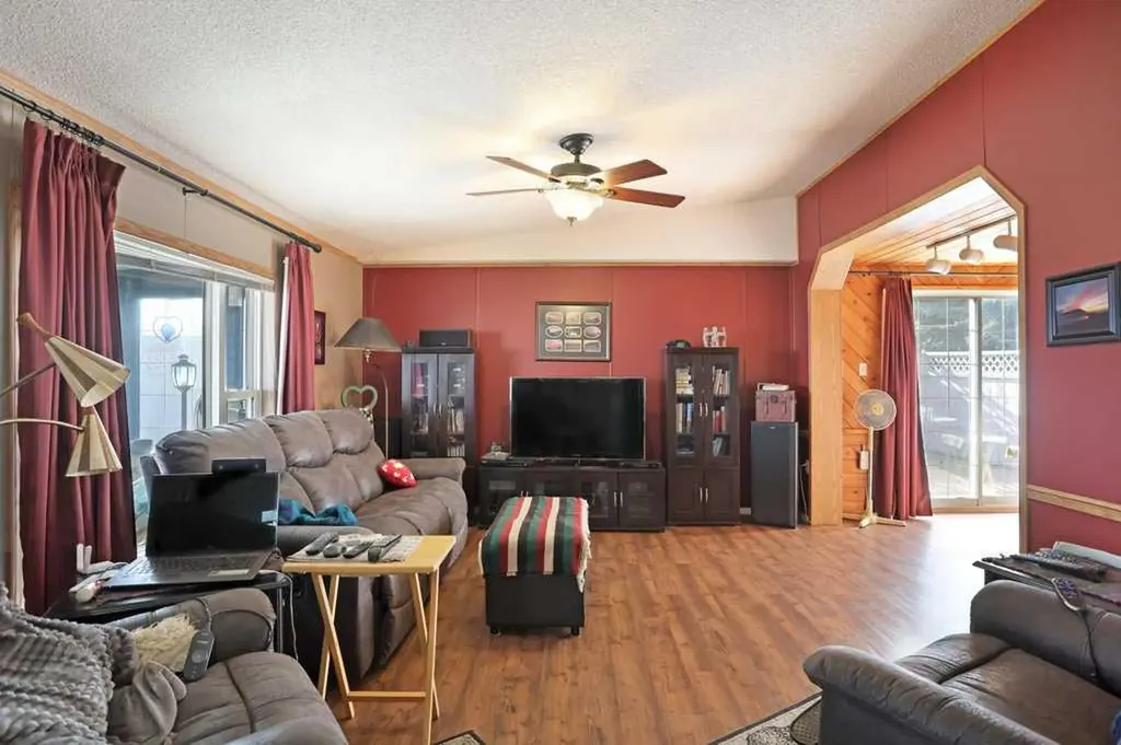 191056 Sh 873 Rural Newell County Of AB T1R1B9