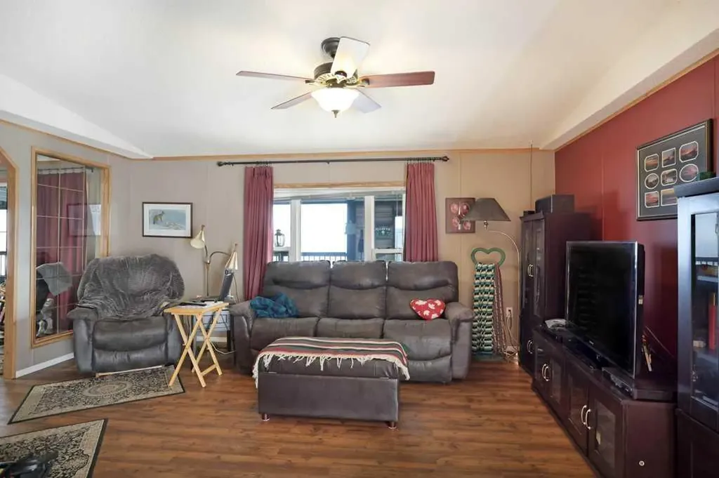 191056 Sh 873 Rural Newell County Of AB T1R1B9