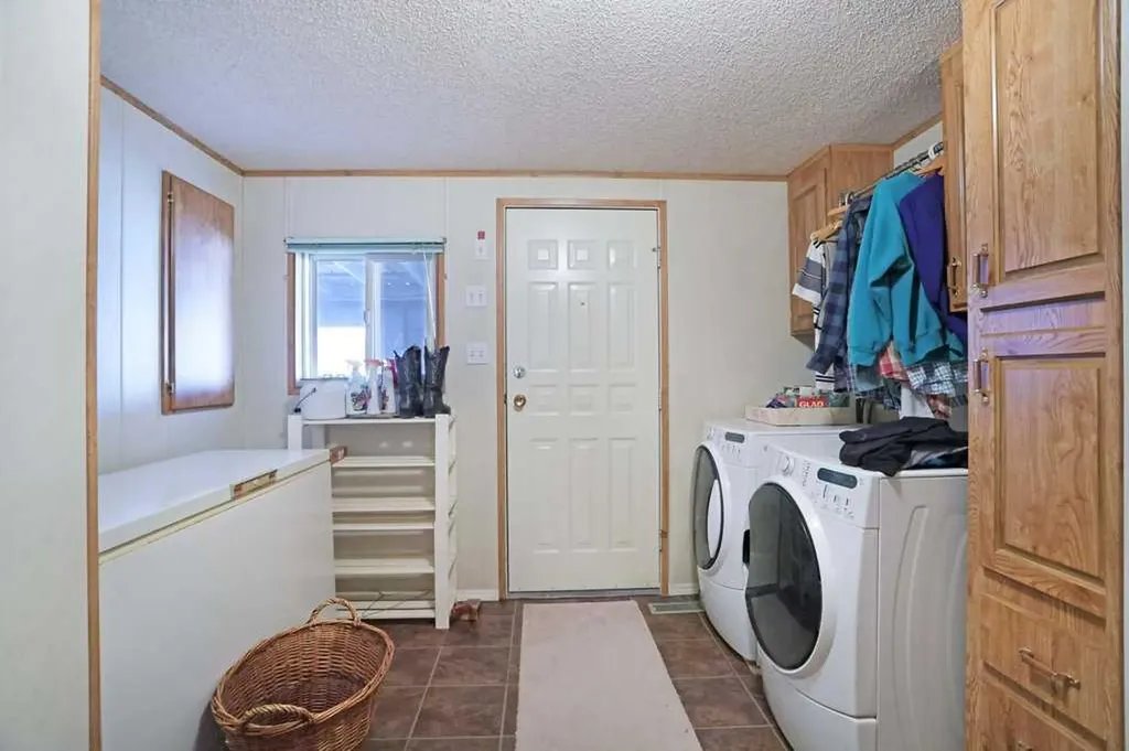 191056 Sh 873 Rural Newell County Of AB T1R1B9