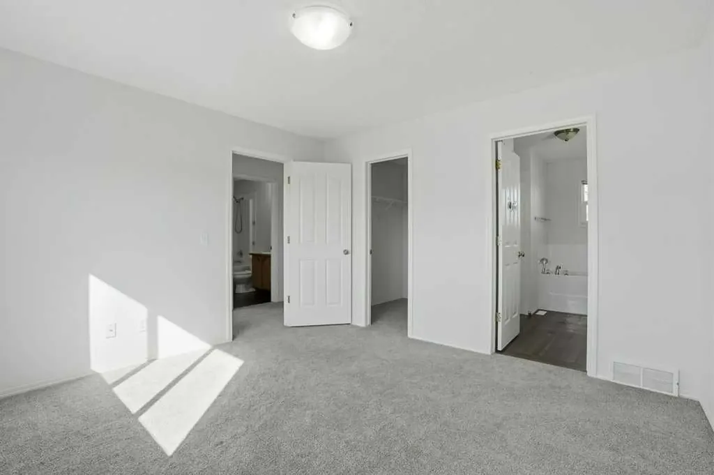 53 Saddlecrest Place NE Calgary AB T3J 5E8