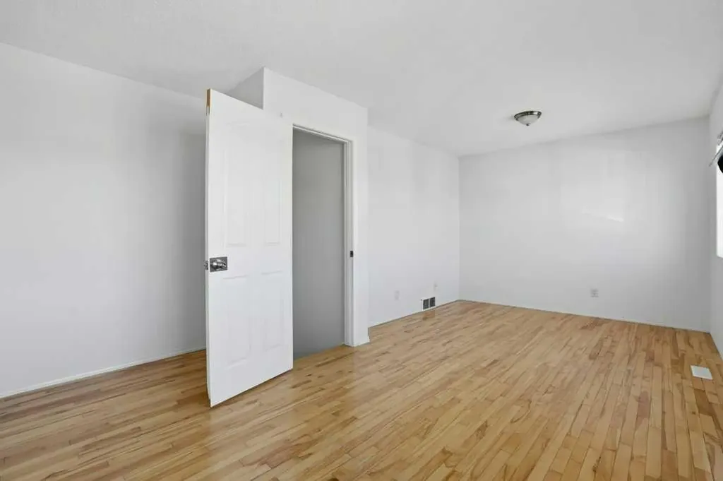 53 Saddlecrest Place NE Calgary AB T3J 5E8