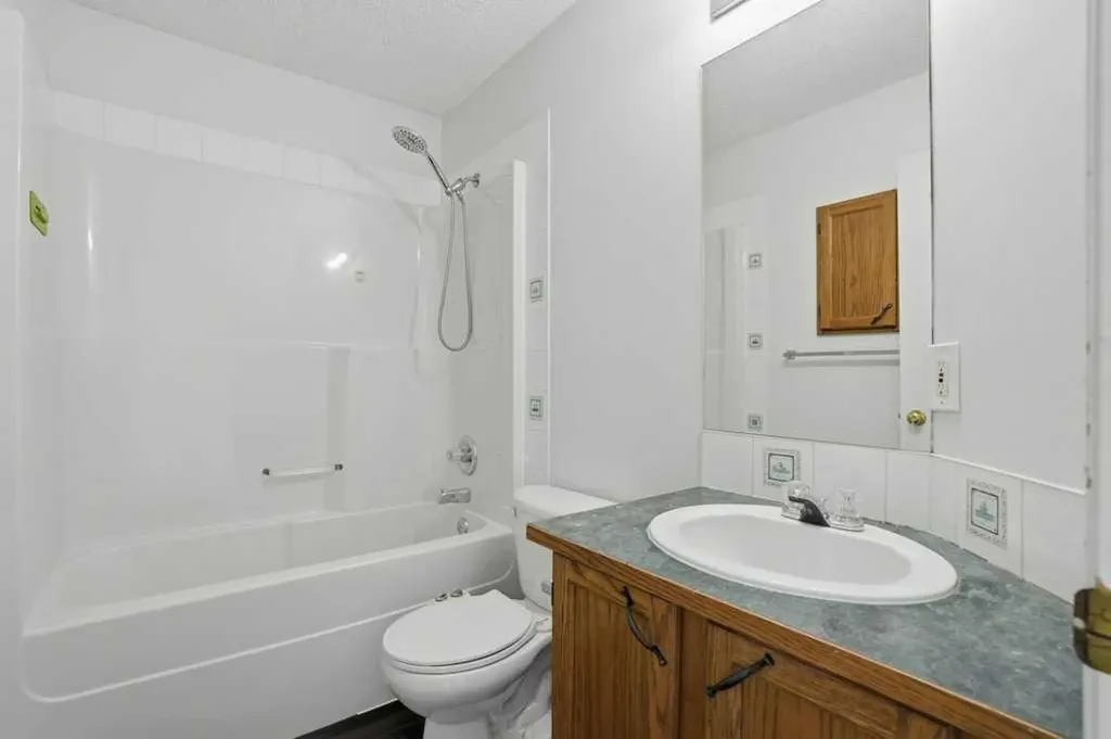 53 Saddlecrest Place NE Calgary AB T3J 5E8