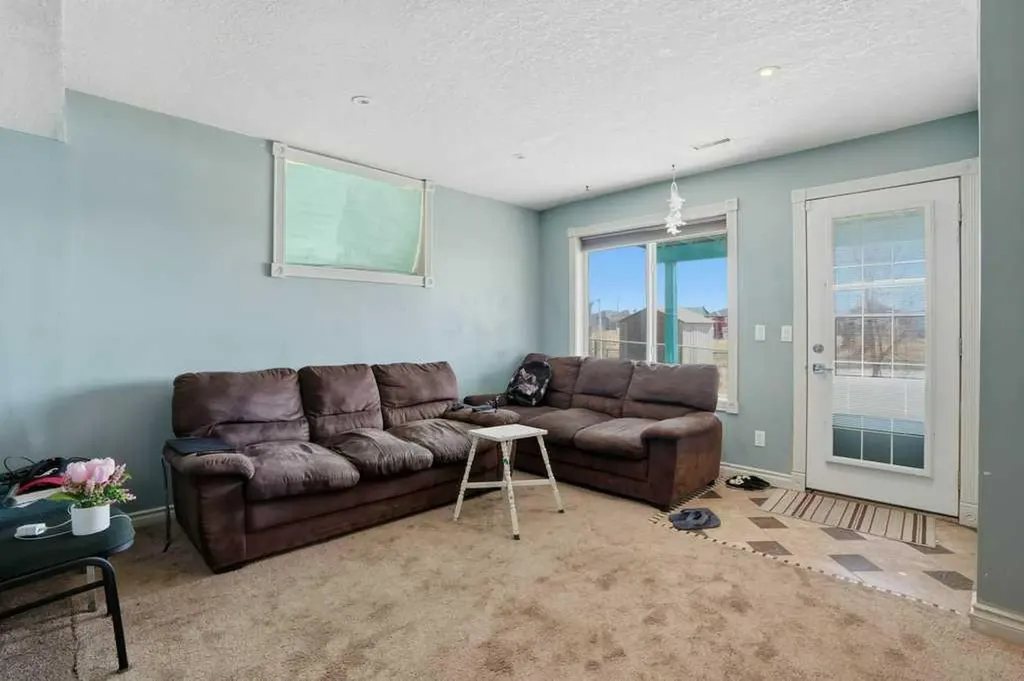 53 Saddlecrest Place NE Calgary AB T3J 5E8