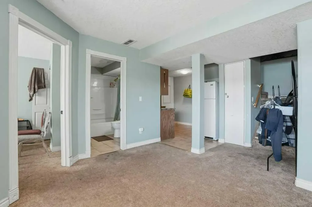 53 Saddlecrest Place NE Calgary AB T3J 5E8
