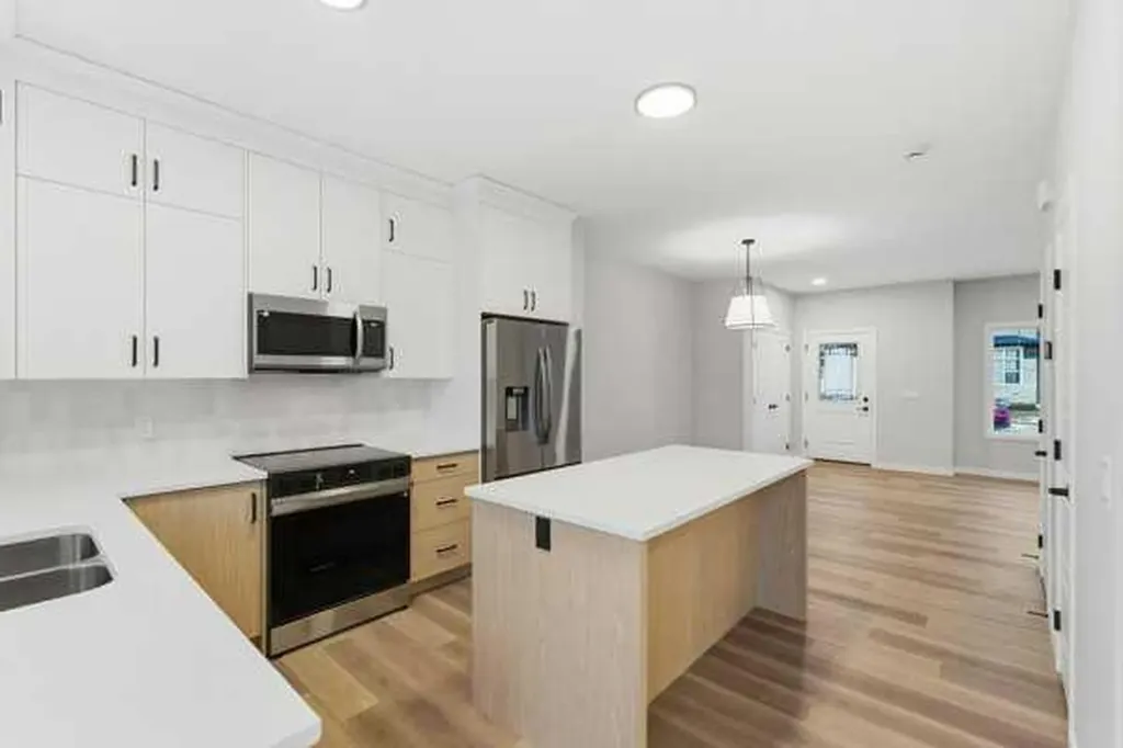 2161 Bayview Drive SW Airdrie AB T4B 5N3