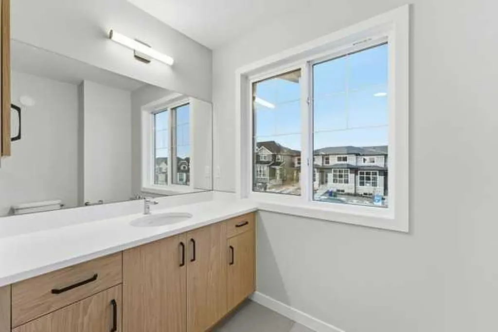2161 Bayview Drive SW Airdrie AB T4B 5N3