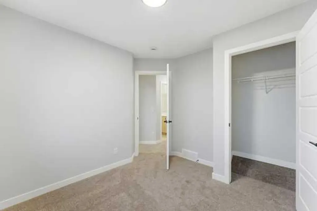 2161 Bayview Drive SW Airdrie AB T4B 5N3