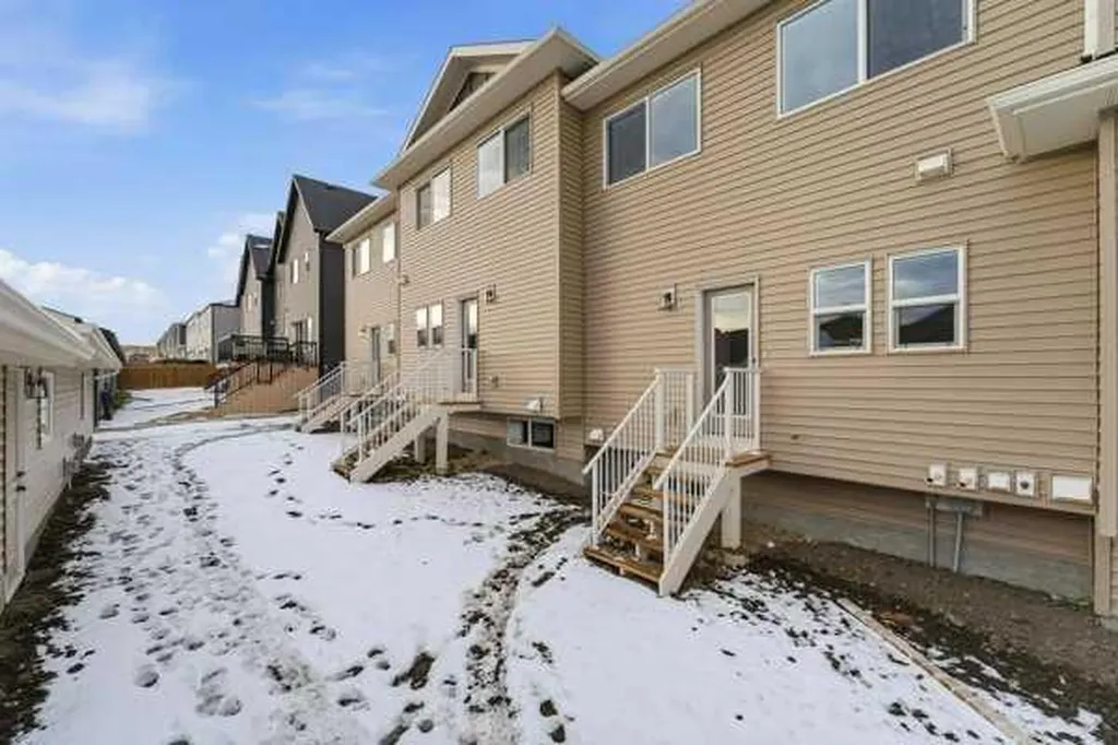 2161 Bayview Drive SW Airdrie AB T4B 5N3