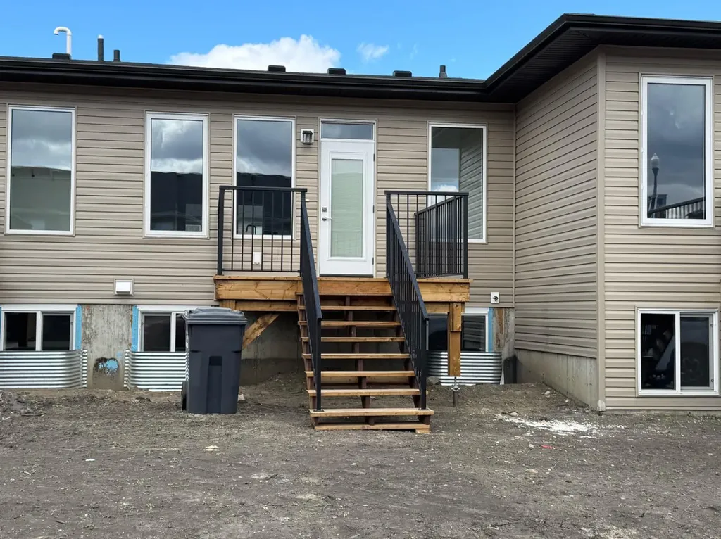 23 Louis Drive Rural Red Deer County AB T4E 3E5