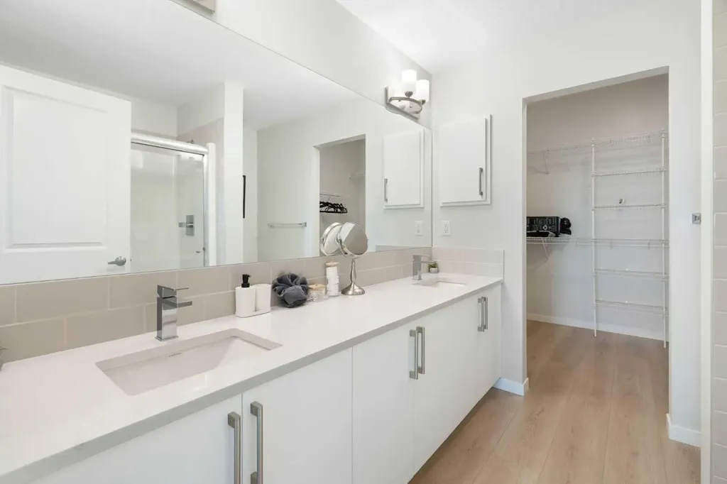20295 Seton Way SE Calgary AB T3M 3Y7