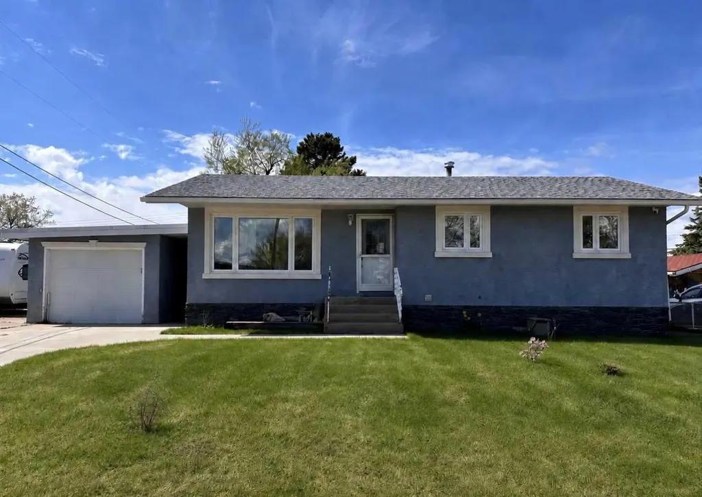 525 4 Avenue Fox Creek AB T0H 1P0