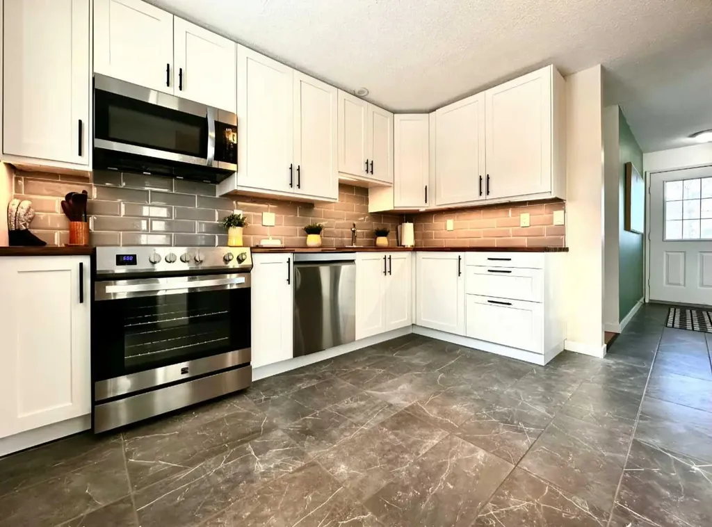 525 4 Avenue Fox Creek AB T0H 1P0