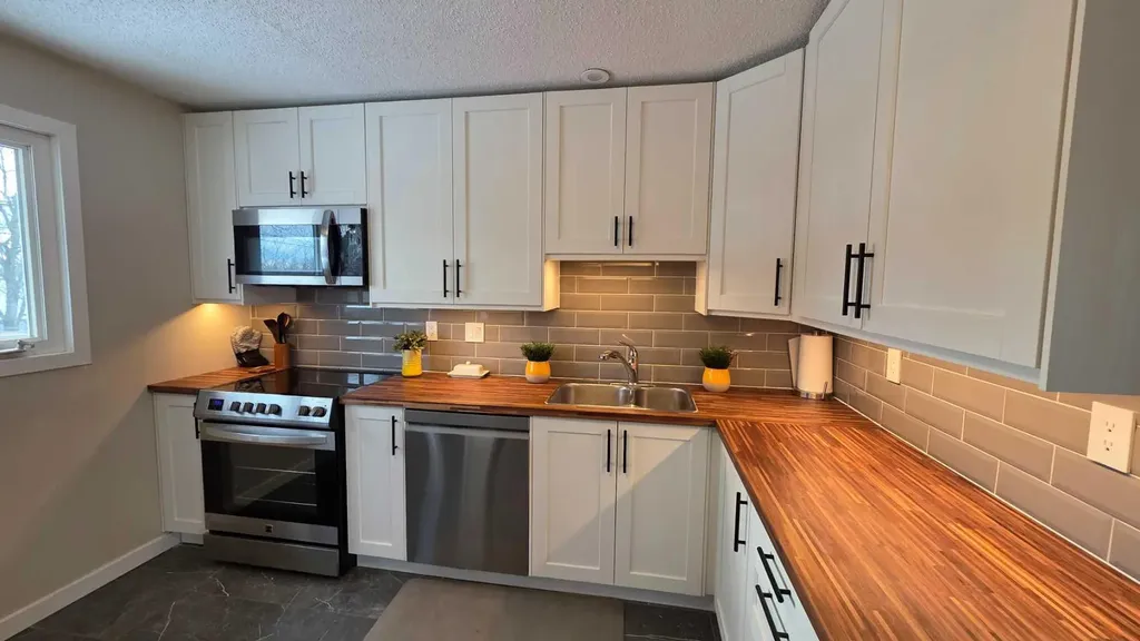 525 4 Avenue Fox Creek AB T0H 1P0