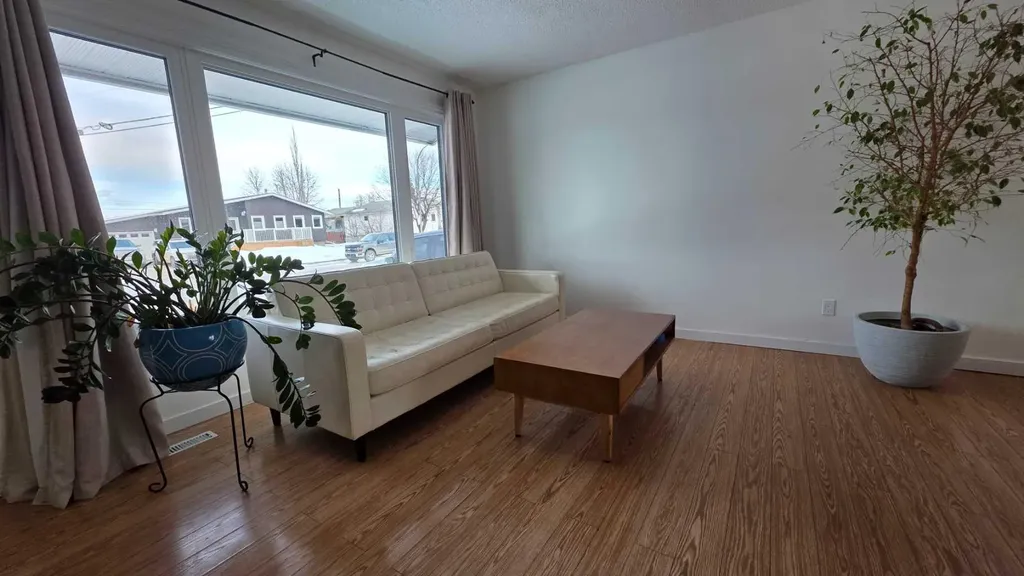 525 4 Avenue Fox Creek AB T0H 1P0